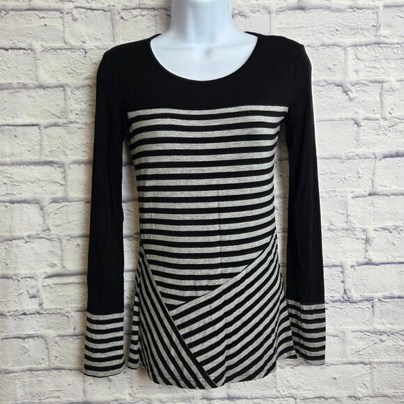 🌼41 Hawthorn Womens Top Size XS Long Sleeve Crew Neck Stripes Black Gray🌼 - Picture 1 of 11
